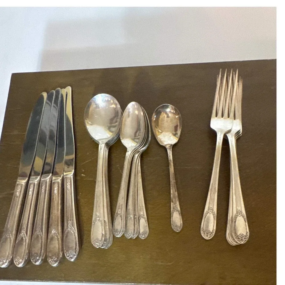 Rogers & Bro Silver Plate Flatware Set 1937 Exquisite Pattern 22pc Wood Chest